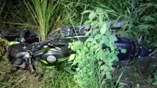 Dos motociclistas lesionados al ser arrollados por camioneta  que se dio a la fuga