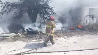 Ciudad del Carmen enfrenta incendios diarios por quema de basura y altas temperaturas  