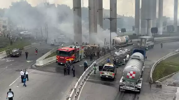 Videos muestran el terrible momento de la explosión de una pipa en el Puente de la Concordia, Iztapalapa Videos muestran el terrible momento de la explosión de una pipa en el Puente de la Concordia, Iztapalapa