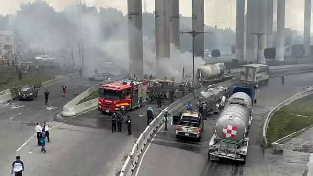 Videos muestran el terrible momento de la explosión de una pipa en el Puente de la Concordia, Iztapalapa