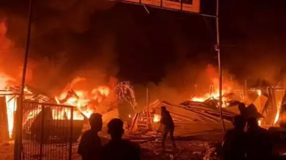 Israel mantiene ataques en Rafah, provocando que miles de civiles desplazados se encuentren en peligro Israel mantiene ataques en Rafah, provocando que miles de civiles desplazados se encuentren en peligro