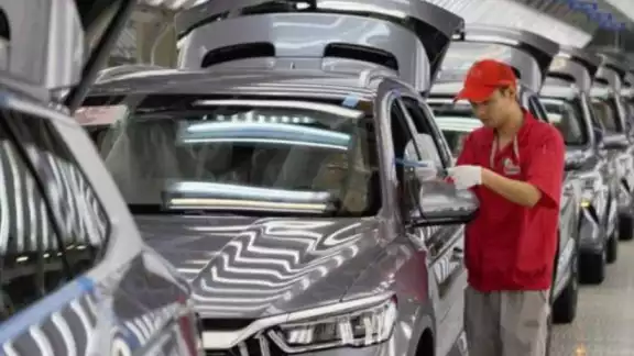 Canadá impone aranceles del 100% a vehículos eléctricos chinos con el propósito de fortalecer su industria automotriz Canadá impone aranceles del 100% a vehículos eléctricos chinos con el propósito de fortalecer su industria automotriz