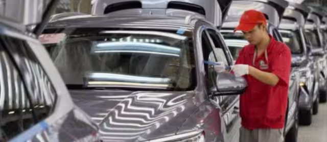 Canadá impone aranceles del 100% a vehículos eléctricos chinos con el propósito de fortalecer su industria automotriz