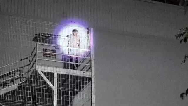 El hombre se subió a la estructura del Coppel en El Crucero, donde gritó por auxilio