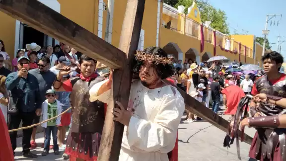 El grupo tiene 45 años de cumplir con el Viacrucis en Acanceh El grupo tiene 45 años de cumplir con el Viacrucis en Acanceh
