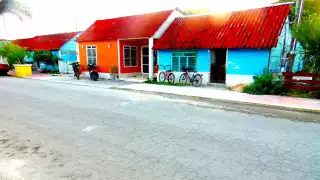 ¿Cómo llegar a San Felipe, el mágico pueblito de colores de Yucatán y qué hacer en él?