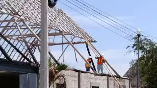 Reconstrucción del muelle del 7 de agosto en Campeche a tres meses después del incendio
