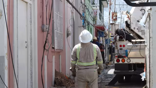 Querubín Peralta Ramos denuncia que la falta de mantenimiento de subestaciones, transformadores y líneas de la CFE es la causa principal de los apagones en la capital.