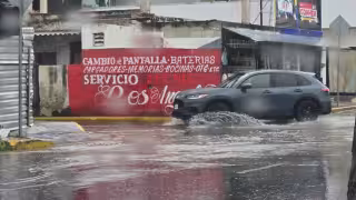 Onda tropical 41 favorece fuertes lluvias y deja encharcamientos en Campeche