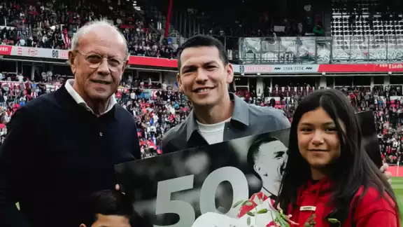 El Chuky junto a sus hijos en su homenaje