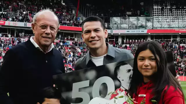 El Chuky junto a sus hijos en su homenaje