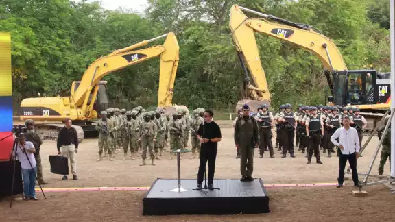 Daniel Noboa, presidente de Ecuador, colocó la primera piedra de la próxima prisión de máxima seguridad en Santa Elena Daniel Noboa, presidente de Ecuador, colocó la primera piedra de la próxima prisión de máxima seguridad en Santa Elena