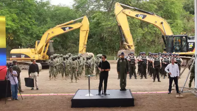 Daniel Noboa, presidente de Ecuador, colocó la primera piedra de la próxima prisión de máxima seguridad en Santa Elena