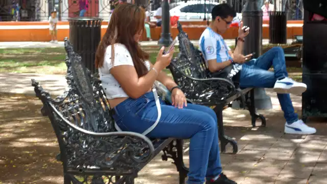 Las jovencitas suelen ser víctimas de los acosadores.