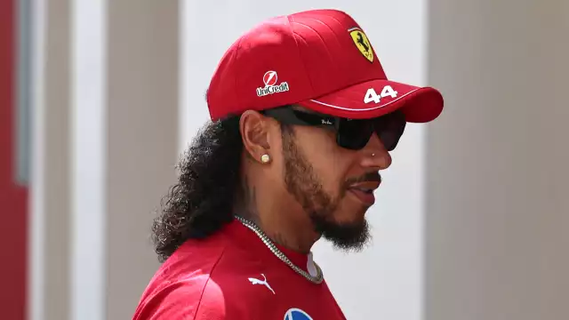 El volante inglés decidió dejarse la melena sin trenzar