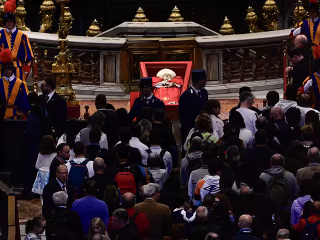 El último adiós al papa