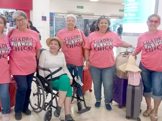 Julia, Blanca, Nely, Rosa, Adriana y Ana Laura se reúnen todos los jueves para jugar; así les surgió la idea del viaje