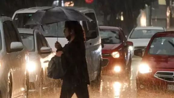 La Tormenta Tropical John sigue fortaleciéndose frente a las costas de Oaxaca. La Tormenta Tropical John sigue fortaleciéndose frente a las costas de Oaxaca.