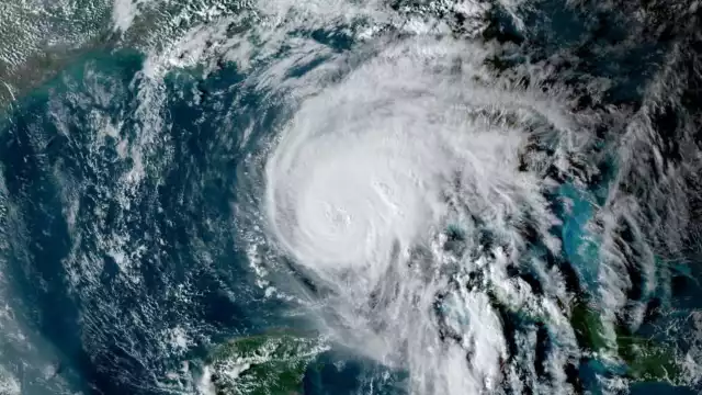 Huracán Rafael cambió de trayectoria y ahora se dirige a México