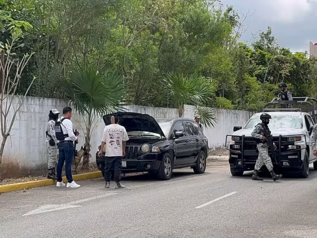 El despliegue incluyó inspecciones exhaustivas a vehículos estacionados, causando inquietud entre los residentes