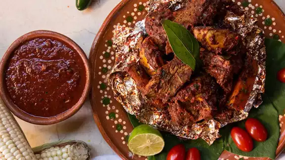 Se acompañan con tortillas de maíz y salsa de chile habanero para realzar su sabor Se acompañan con tortillas de maíz y salsa de chile habanero para realzar su sabor