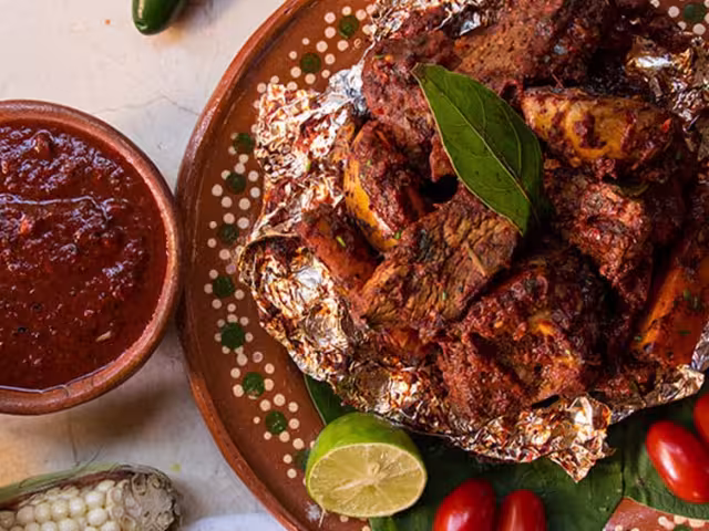 Se acompañan con tortillas de maíz y salsa de chile habanero para realzar su sabor