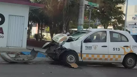 El conductor del camión presentó una lesión en la cabeza a causa del percance