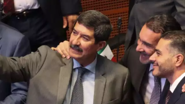 Javier Corral rindió protesta como senador, con lo que adquirió fuero constitucional