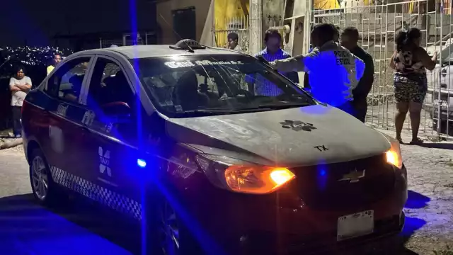 Aparentemente el taxista conducía a exceso de velocidad, causando que no frenara a tiempo
