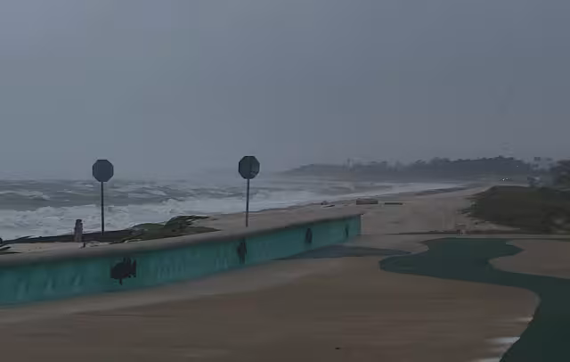 Las lluvias intermitentes y la baja temperatura comenzaron a sentirse después del mediodía en la Isla