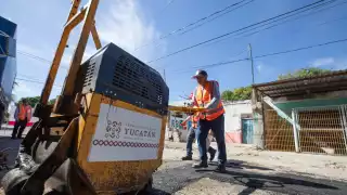 Gobierno de Yucatán refuerza infraestructura con bacheo en 100 calles del sur de Mérida
