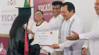 “Que las juventudes de Yucatán tengan más oportunidades”, Gobernador Díaz Mena sorprende a graduados del COBAY
