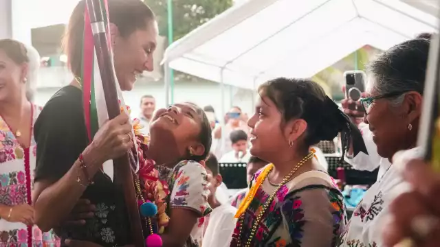 La presidenta Claudia Sheinbaum encabezó el evento en Tlacoachistlahuaca.