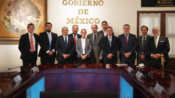 Claudia Sheinbaum planea estrategias con fabricantes de acero y concreto