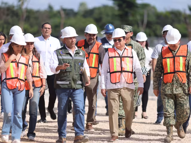 Gobernador Díaz Mena visita la obra del Nuevo Hospital O'Horán.