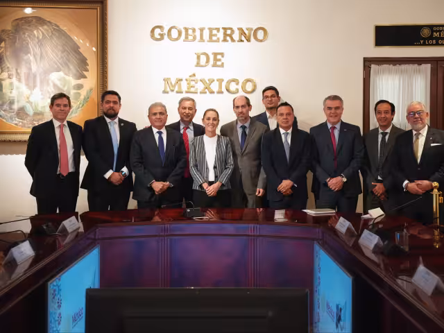 Claudia Sheinbaum planea estrategias con fabricantes de acero y concreto