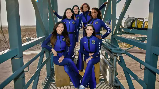Katy Perry viajará al espacio este lunes junto a cinco mujeres más en una misión supervisada por Blue Origin