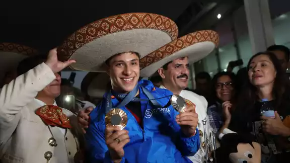 El cielito lindo se hizo escuchar en el aeropuerto de la CDMX El cielito lindo se hizo escuchar en el aeropuerto de la CDMX