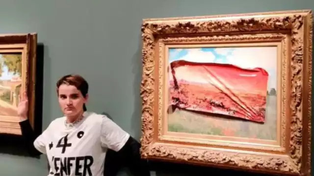 Una activista vandalizó la obra "Campo de amapolas" de Claude Monet en el Museo de Orsay en París