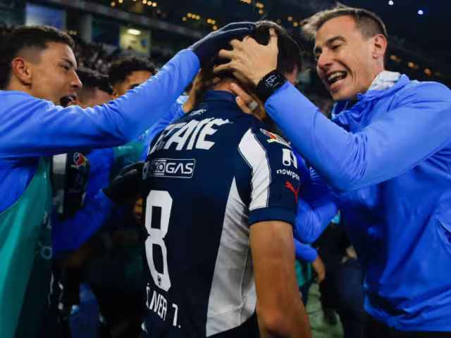 La Pandilla celebrando la goleada en casa