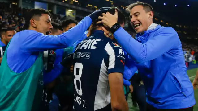 La Pandilla celebrando la goleada en casa