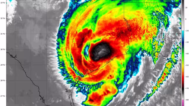 El Huracán Beryl de categoría 1 impactó este lunes en las costas de Texas