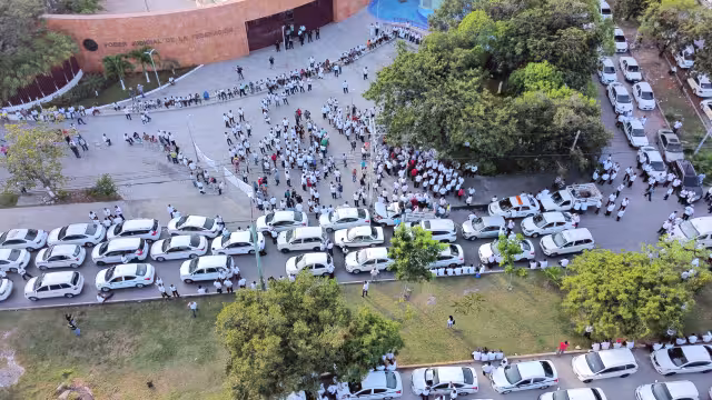 Solo alrededor de 100 taxistas asistieron a las manifestaciones, siendo más de mil en todo el municipio