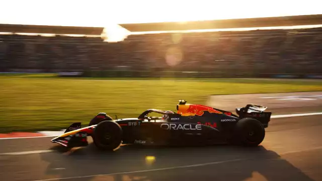 Checo en acción en el GP de México