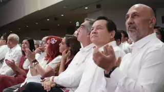 Joaquín Díaz Mena, gobernador electo de Yucatán, asiste al Tercer Informe de Gobierno de Layda Sansores 