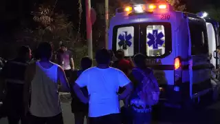 Choque aparatoso en avenida Solidaridad Nacional deja dos heridos