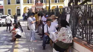 Artesanos denuncian desalojo del Parque Principal de Campeche pese a pagar permiso