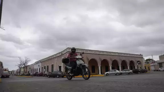 Frente Frío No.37 Mantiene Clima Nublado y Vientos Fuertes en Campeche