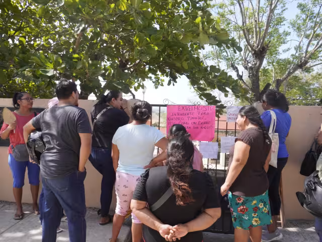 Tensión en primaria 'Lázaro Cárdenas'