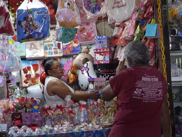 Comienzan ventas por el Día del Amor y la Amistad en el Mercado Principal